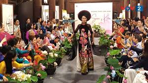 Không gian văn hóa Việt Nam với áo dài, nón lá và hoa sen