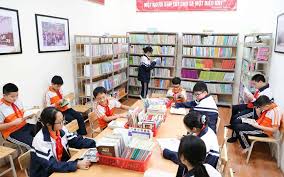 Thiếu nhi đọc sách tại thư viện cộng đồng